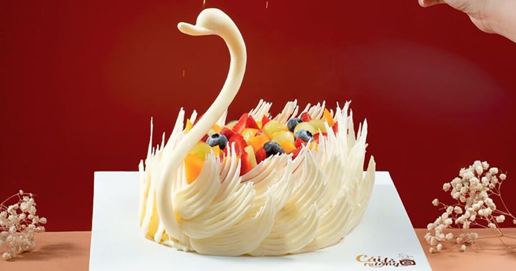 Mẫu bánh thôi nôi bé gái đơn giản, sang trọng